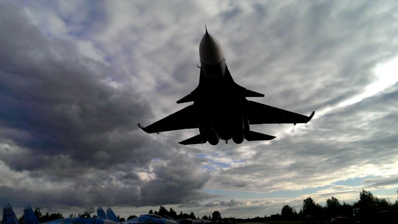 Mαχητικά Su-33 του ρωσικού Ναυτικού «ξύνουν» τον διάδρομο – Βίντεο